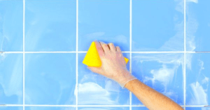 Como limpar os azulejos do banheiro