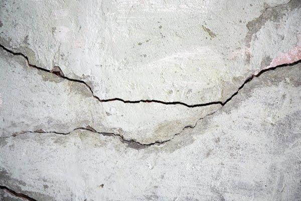 concrete-crack-bacillafilla_101115-02