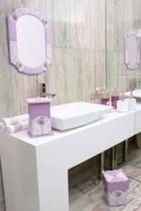 Moldura de espelho para banheiro