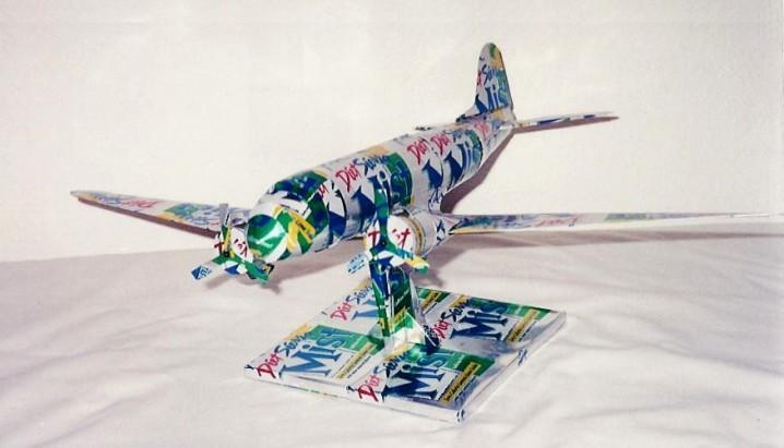 latas-recicladas-aviao2