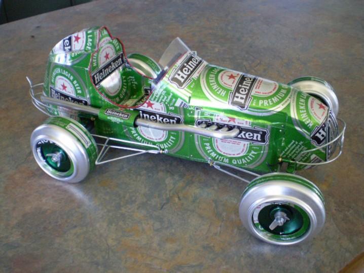 latas-recicladas-carro1