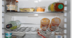 Veja qual a forma correta de colocar os alimentos na geladeira e evite o desperdício